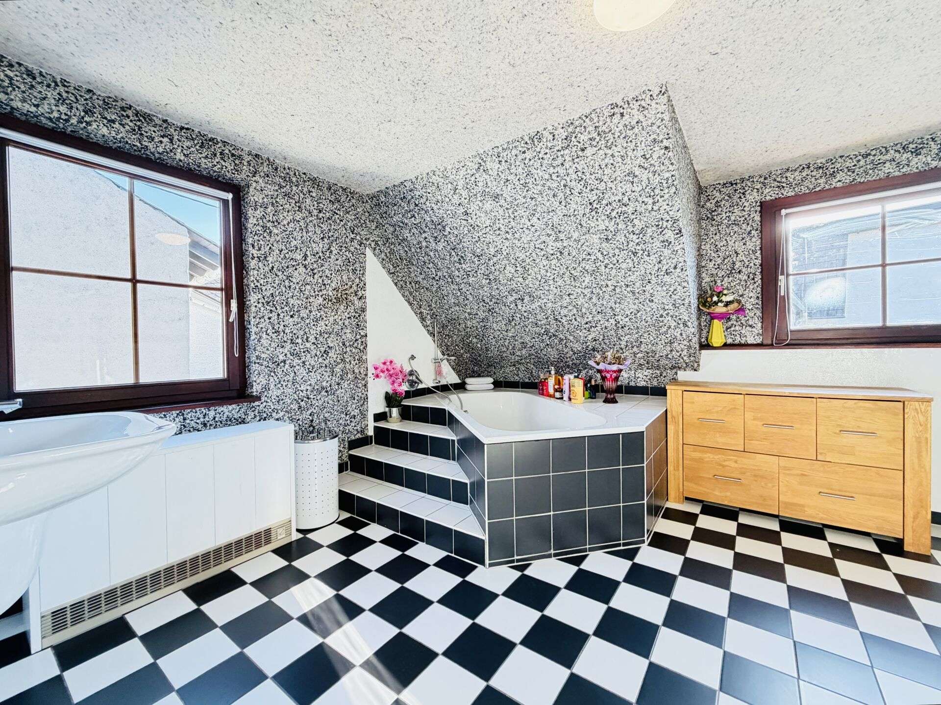 Immobilie in Rhens - Mehrfamilienhaus mit drei abgeschlossenen Eigentumswohnungen in Rhens - Bild 0