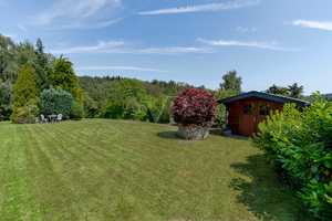 Idyllische Waldrandlage: Bungalow mit großer Doppelgarage auf großem Grundstück mit viel Platz – Hochtaunuskreis – Vorschaubild 10