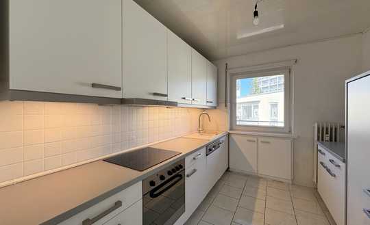 Moderne 3-ZKB-Wohnung mit Balkon und Stellplatz