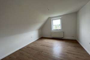 DG - 2023 renoviert - 2-Zimmer-Wohnung nahe Villa Berg