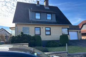 Exklusives Zweifamilienhaus mit ewig freiem Panoramablick ins Landschaftsschutzgebiet