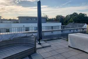 Moderne 3-Zimmer Maisonette-Wohnung mit Balkon und Dachterrasse in München-Aubing