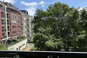 Einziehen & wohlfühlen – 3 Zi. Wohnung mit Südbalkon, hochw. EBK, TG, Aufzug, Parkett – Die vollständige Adresse der Immobilie erhältst du vom Anbieter., 4105 Zentrum-Nord, Leipzig – Vorschaubild 3