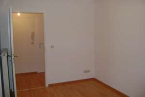 Zuhause mit drei Zimmern und Balkon in Trudering