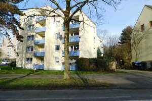 Mit Fahrstuhl und Balkon, ideal im Alter! Einzugsbereit renoviert ! – Theoderichstr. 12, 44803 Bochum – Vorschaubild 2