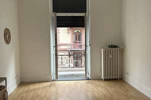 Helles Altbauzimmer mit Balkon  ca. 20 m² – Frankfurt Bahnhofsviertel 700 € warm – 60329 Bahnhofsviertel, Frankfurt am Main – Vorschaubild 1