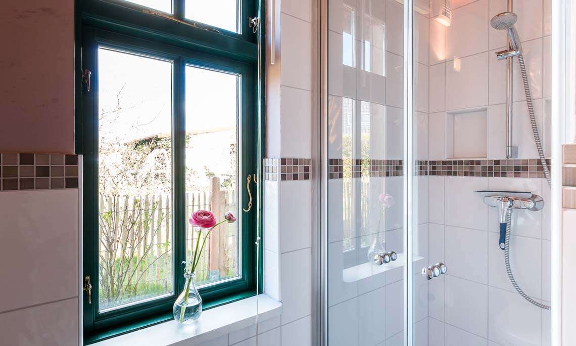 Immobilie in Dierhagen - Historisches Fischlandhaus mit 2 kleinen Ferienhäusern - Bild 1