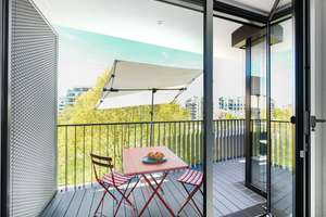 Lichtdurchflutete, geschmackvoll neu möblierte Wohnung mit Parkblick (flexibler Zeitmietvertrag) – Schöneberger Ufer 5c, 10785 Kreuzberg, Berlin – Vorschaubild 2