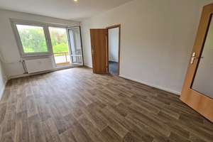 ** 2 NKM frei zum Einzug* **! 3-Zimmer-Wohnung im 4. Obergeschoss zu vermieten! – Ringstraße 11, 4209 Grünau-Mitte, Leipzig – Vorschaubild 1