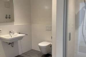 Provisionsfreie 3-Zimmer-Dachgeschosswohnung mit 2 Dachterrassen, EBK & TG in Großhadern – Die vollständige Adresse der Immobilie erhältst du vom Anbieter., 81375 Neuhadern, München – Vorschaubild 6