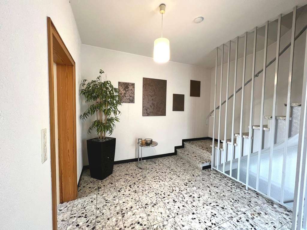 Immobilie in Simmerath - Wohn- und Geschäftshaus von 1965 inkl. Photovoltaikanlage - Provisionsfrei - Bild 0