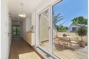 Lichtdurchflutetes Penthouse-Feeling mit Südterrasse - moderne 3-Zimmer-Wohnung mit Blick ins Grüne – Die vollständige Adresse der Immobilie erhältst du vom Anbieter., 81249 Lochhausen, München – Vorschaubild 6