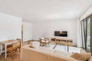 Moderne 3-Zimmer-Wohnung mit Terrasse
und unverbaubarem Blick ins Grüne