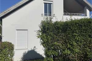 Mehrfamilienhaus mit Garage und Stellplatz – Wohnen oder investieren dank freiem DG – Lerchenweg 12a, 89275 Elchingen – Vorschaubild 2