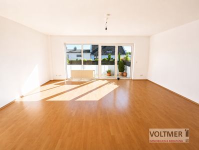 LICHTOASE - lichtdurchflutete 4-Zimmer-Wohnung mit Balkon, Stellplatz und Einbauküche in Kohlhof!
