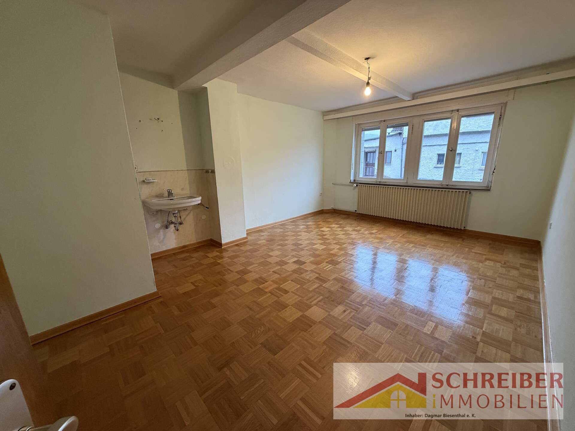 Immobilie in Biedenkopf - Großes Ein- / Zweifamilienhaus mit 3 Garagen in Biedenkopf - Wallau zu verkaufen - Bild 1