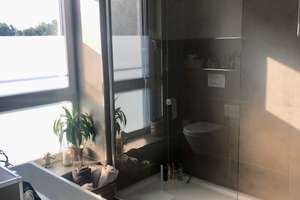 EXKLUSIVE 3-ZIMMER-MAISONETTE | 130 m² | 2 GROSSE BALKONE | DESIGNKÜCHE | KELLER | ZENTRAL & RUHIG – Marlene-Dietrich-Straße 3a, 85053 Südost, Ingolstadt – Vorschaubild 18