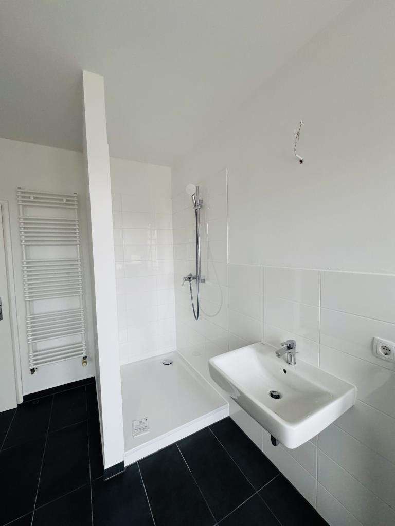 Immobilie in Hennigsdorf - Henningsdorf: Großzügige 4-Zimmer- Wohnung - frei - Bild 0