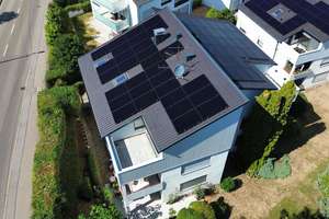 Erstbezug nach Kernsanierung: 4-Zimmer-Wohnung mit PV-Mieterstrom & TG-Stellplatz in S-Heumaden