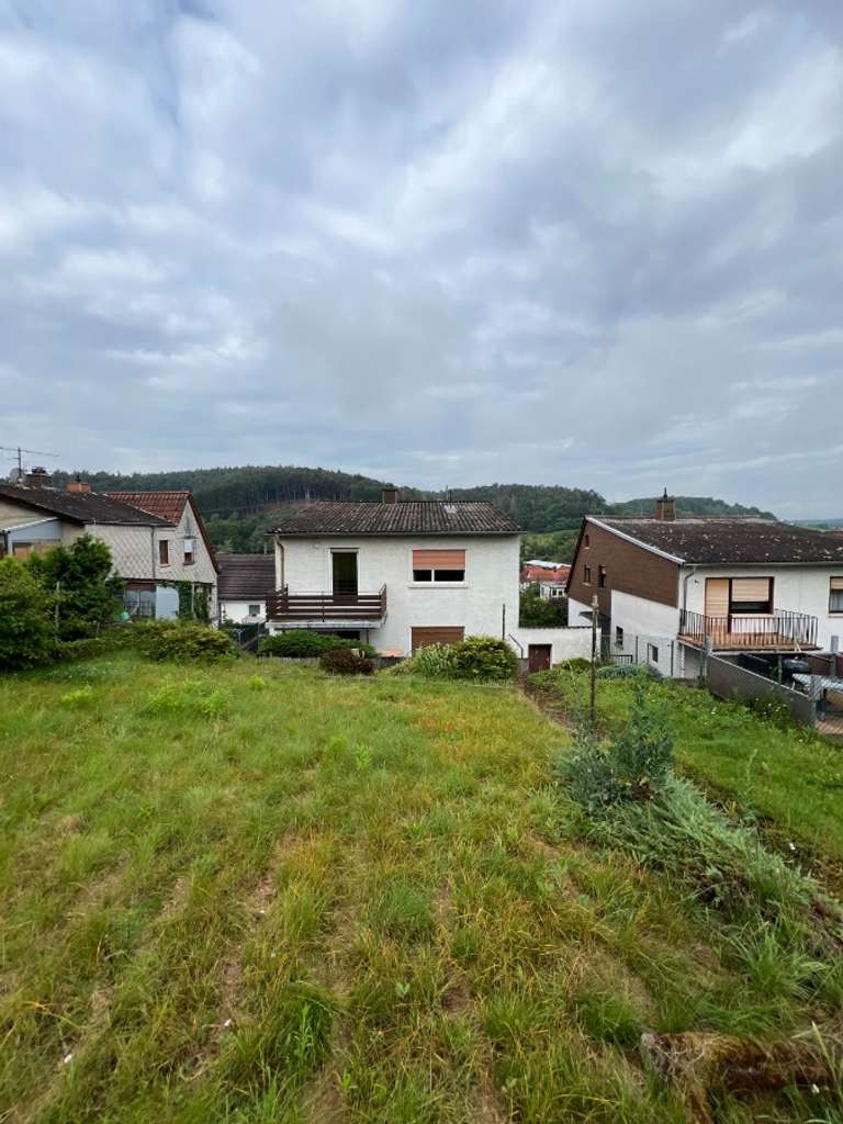 Immobilie in Otterbach - Seltene Gelegenheit in Otterbach: Freistehendes Wohnhaus aus den 40er Jahren mit Ausbaupotenzial - Bild 1