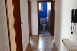 Gutgelegene, Teilmöblierte 1-Zimmer-DG-Wohnung zur Miete in Neu-Ulm Offenhausen – Die vollständige Adresse der Immobilie erhältst du vom Anbieter., 89231 Neu-Ulm – Vorschaubild 3