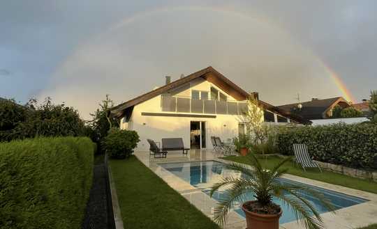 Luxuriöses 1-2 Familienhaus mit Pool und Garagenhaus in Filderstadt-Plattenhardt