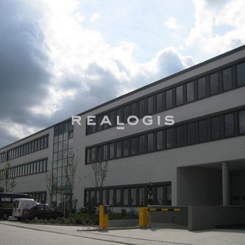 Erlangen, ca. 1.740 m² Light Industrial-Fläche zzgl. Bürofläche zu vermieten