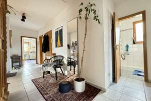 HELLE 3 ZIMMER-DG-WOHNUNG MIT GROßEM BALKON UND GARTEN IN SCHÖNER WOHNLAGE IN HAUNSTETTEN – Die vollständige Adresse der Immobilie erhältst du vom Anbieter., 86179 Haunstetten-West, Augsburg – Vorschaubild 3