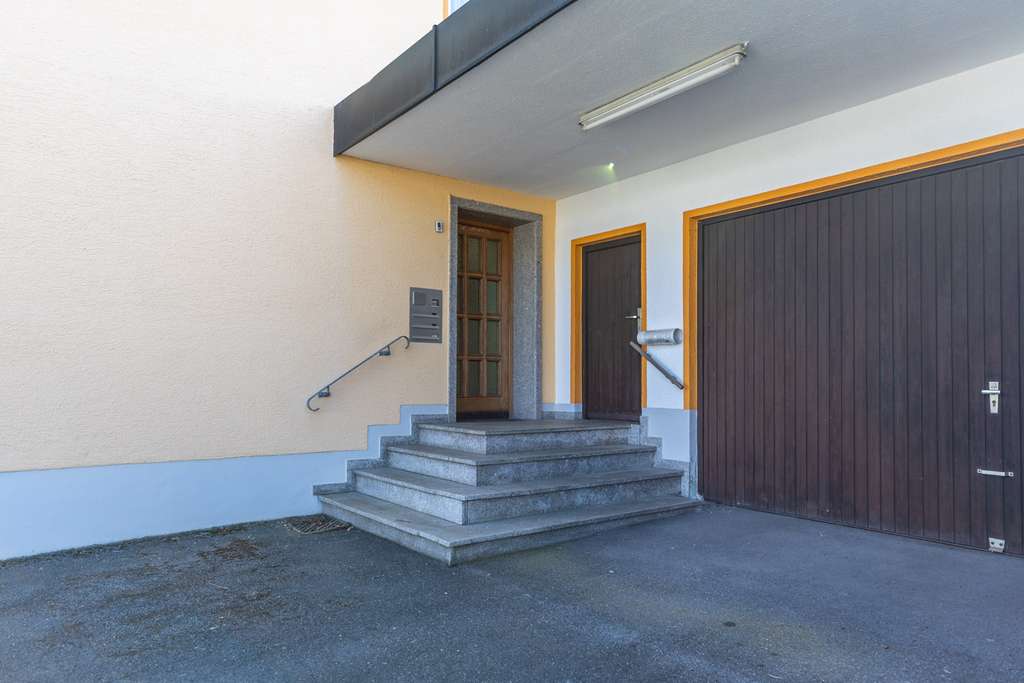 Immobilie in Großaitingen - Großzügiges Zweifamilienhaus mit Ausbaureserve auf sonnigem Traumgrundstück in Großaitingen - Bild 2