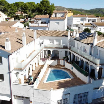 Reihenhaus mit 4 Schlafzimmern, Gemeinschaftspool und Grill in La Pobla de Montornès, Gegend El Cast
