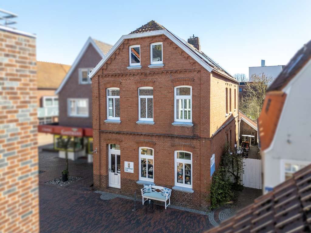 Solider Altbau in der Innenstadt von Esens - Nordsee