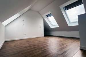 Lichtdurchflutete 2-Zimmer-Wohnung mit Spitzboden inkl. Küche und Klimaanlage – 40629 Grafenberg, Düsseldorf – Vorschaubild 7