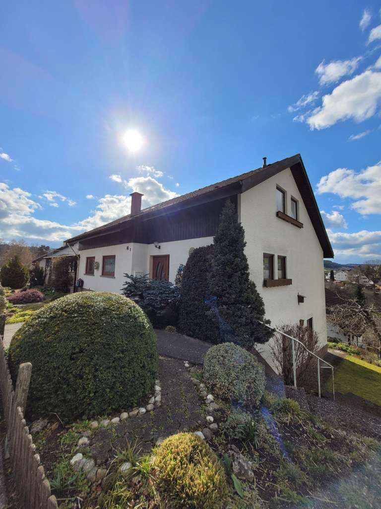 Immobilie in Glatten - Sonnige Lage in Glatten mit Terrasse und Garagen - Bild 2