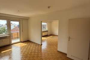 Attraktive 3-Zimmer-Wohnung mit Balkon, Mansarde und Keller sucht Eigentümer oder Kapitalanleger – Hauberrisserstraße 34, 65189 Wiesbaden – Vorschaubild 3