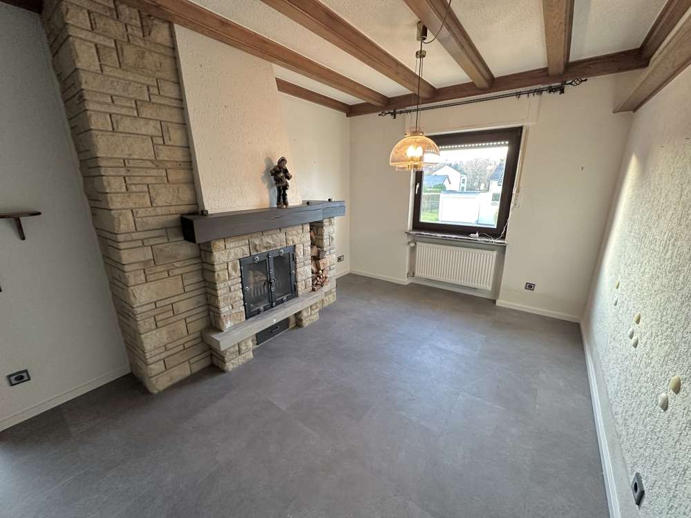 Immobilie in Ransbach-Baumbach - Großzügiges Einfamilienhaus mit großem Potenzial in ansprechender Lage - Bild 0