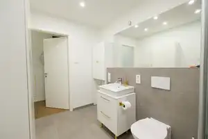 Smart Living in Düsseldorf-Heerdt – 2-Zimmer mit EBK & Balkon im Neubauquartier, teilmöbliert – Düsseldorf – Vorschaubild 10