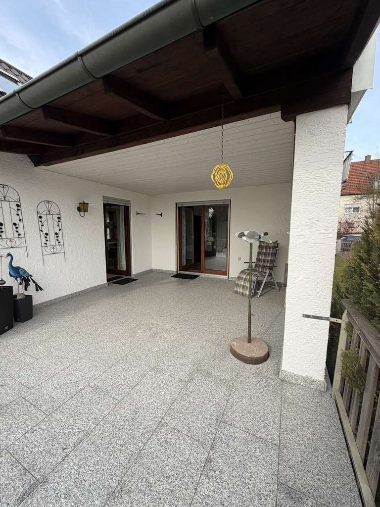 Immobilie in Dinkelscherben - Viel Platz für die Familie – Einfamilienhaus mit Terrasse & Balkon - Bild 3