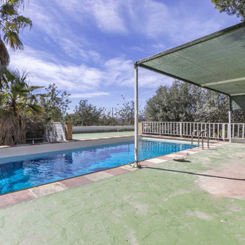 Freistehende Villa mit großem Grundstück und Pool in Benaguasil