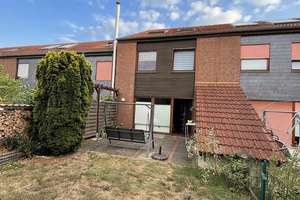 HORN IMMOBILIE++ Neubrandenburg, Reihenmittelhaus mit 5 Zimmern, Carport und Keller
-MIETANGEBOT- – 17033 Lindenbergviertel, Neubrandenburg – Vorschaubild 2