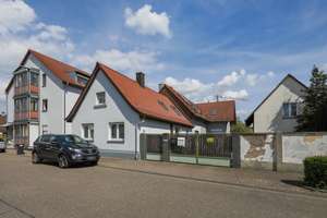 Gemütliches Haus auf zwei Etagen mit EBK, 2 Bädern & Gartenanteil