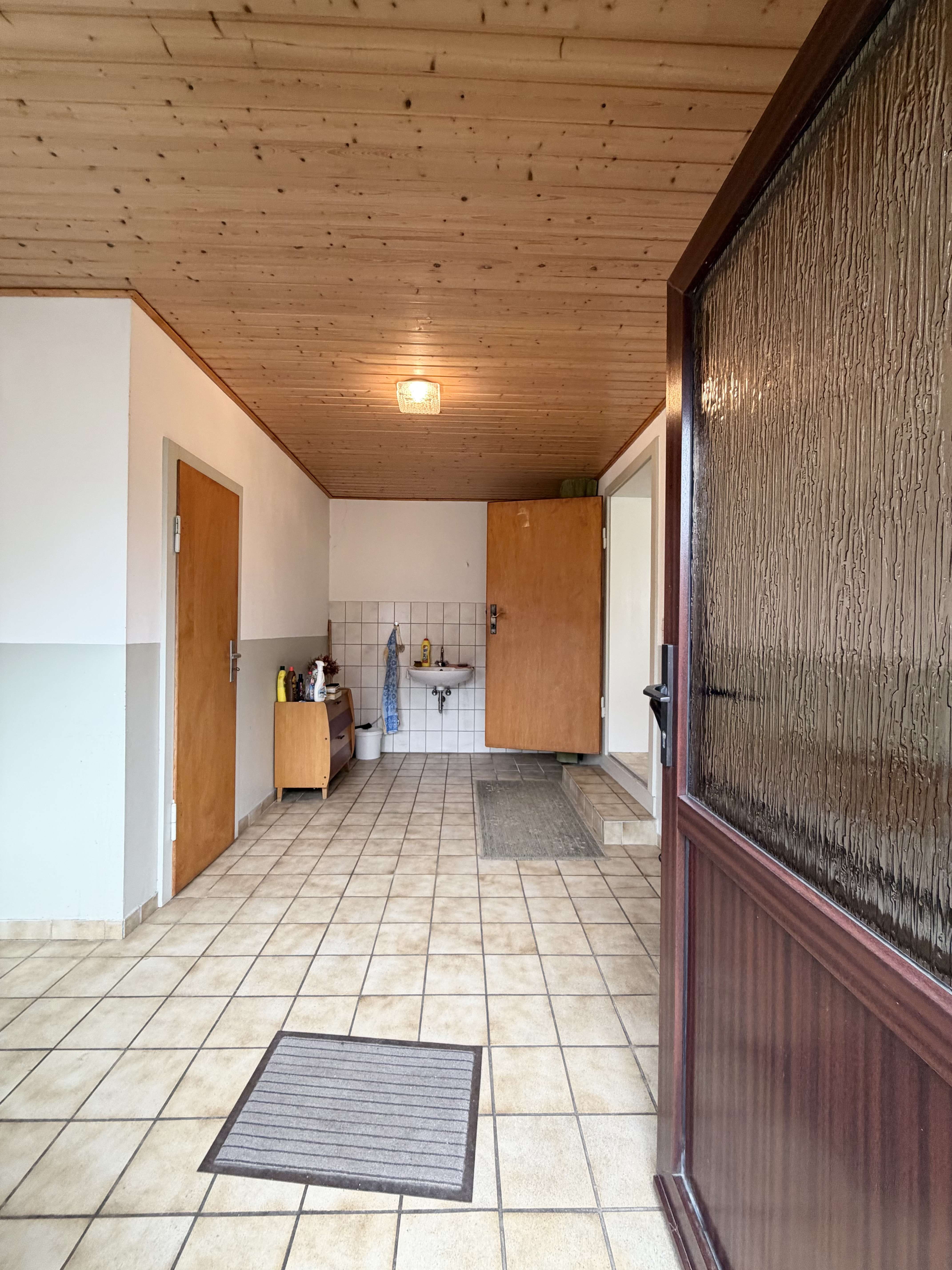 Immobilie in Leiferde - Teilvermietetes Zweifamilienhaus mit riesigem Grundstück - Bebauung möglich! - Bild 1