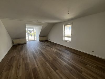 Zwei Zimmer in Sankt Augustin: Helle renovierte Maisonette-Wohnung mit Balkon