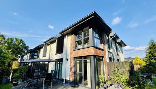 Bild von Leben in Hamburgs Walddörfern - Ruhe, Gemeinschaft und Natur. Moderne DHH (BJ 2021, KfW 55)