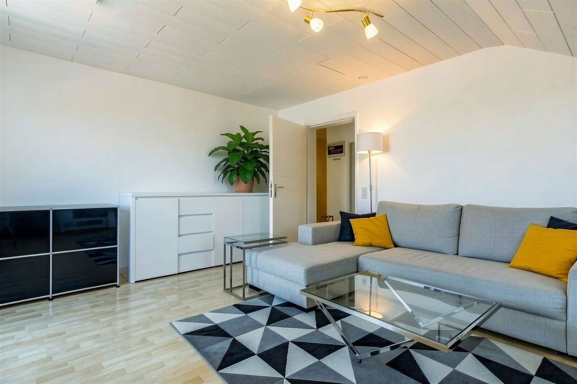 Immobilie in Marbach am Neckar - Dachgeschosswohnung mit fabelhaftem Ausblick und zwei Stellplätzen - Bild 0