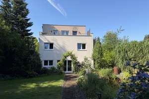 Modernes Haus mit großer Dachterrasse und paradiesischem Garten – Die vollständige Adresse der Immobilie erhältst du vom Anbieter., 22145 Rahlstedt, Hamburg – Vorschaubild 2