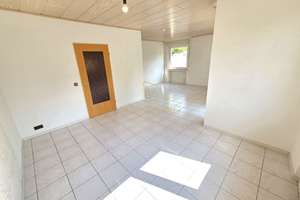 Reihenendhaus mit Terrasse, Balkon und viel Potential auf tollem Grundstück in ruhiger Lage – 61187 Schöneck – Vorschaubild 3
