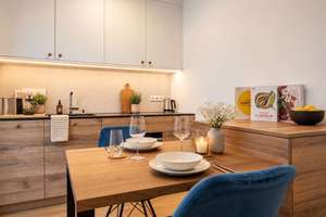 Elegantes Wohnen mit Stil. Möblierte 2-Zimmer-Wohnung mit Balkon. – 81373 Mittersendling, München – Vorschaubild 3
