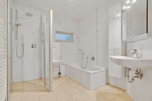 Luxuriöse Architektenvilla! 1.417 m² Grundstück in ruhiger Traumlage mit modernster Technik und ELW – Die vollständige Adresse der Immobilie erhältst du vom Anbieter., 95339 Wirsberg – Vorschaubild 11