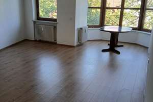 Hochwertige 2-Zimmer-Eigentumswohnung mit Wintergartenerker in Landshut