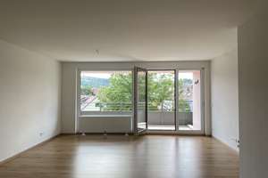 große Wohnung mit 3 SZ | sonniger Balkon | Einbauküche | Aufzug | TG – Abelsbergstraße 26D, 70190 Ostheim, Stuttgart – Vorschaubild 3